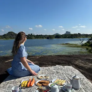 https://sigiri-lake-paradise.kandyhotelsnow.com